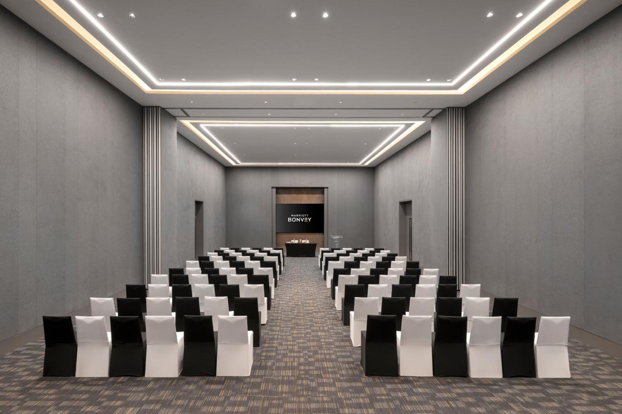 Moxy Bengaluru Airport Prestige Tech Cloud Hotel Devanahalli ภายนอก รูปภาพ