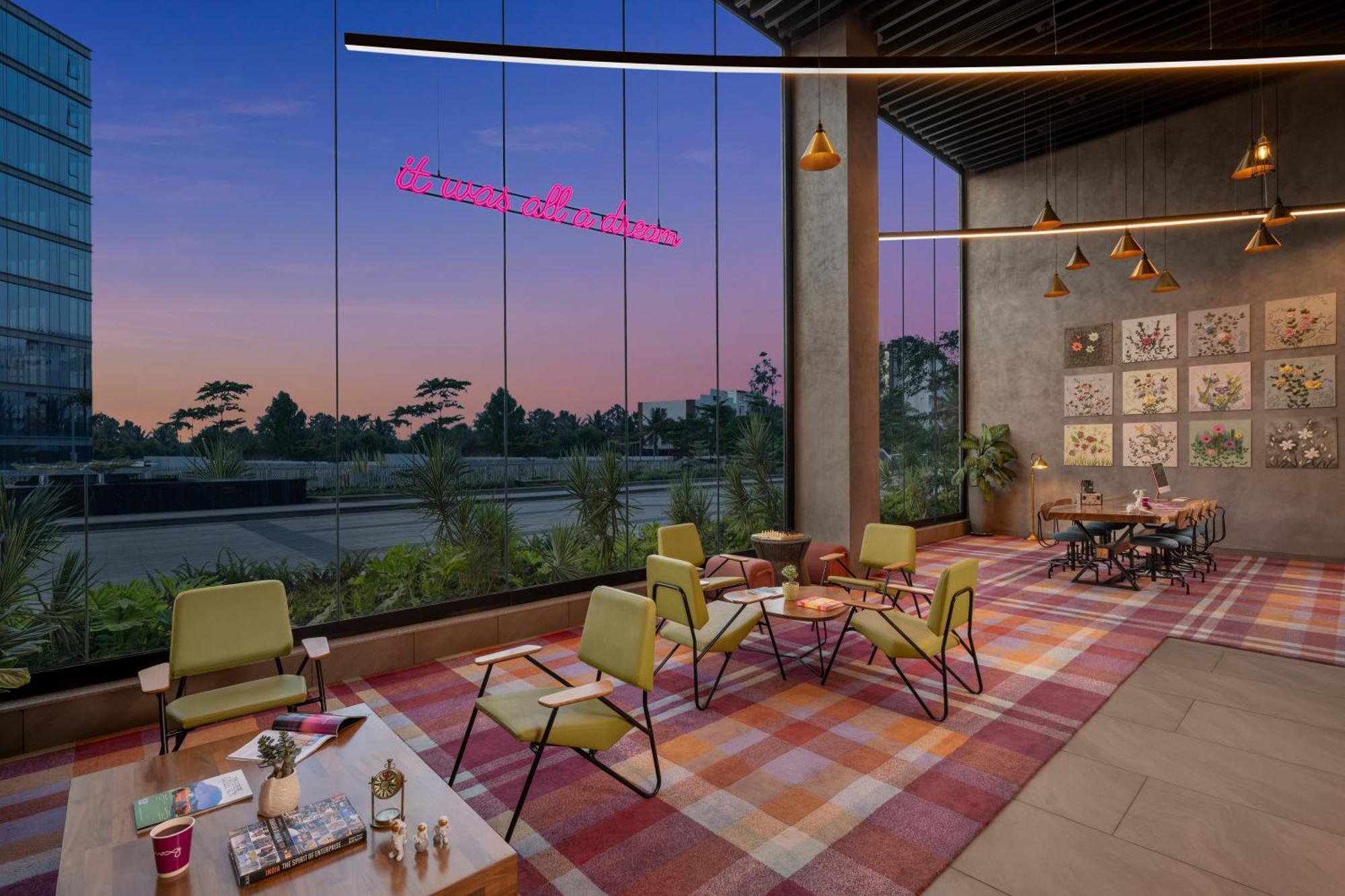 Moxy Bengaluru Airport Prestige Tech Cloud Hotel Devanahalli ภายนอก รูปภาพ